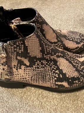 New Time and Tru Womens Sz 8 Wide Faux Snakeskin Side Zip Ankle Boots Shoes